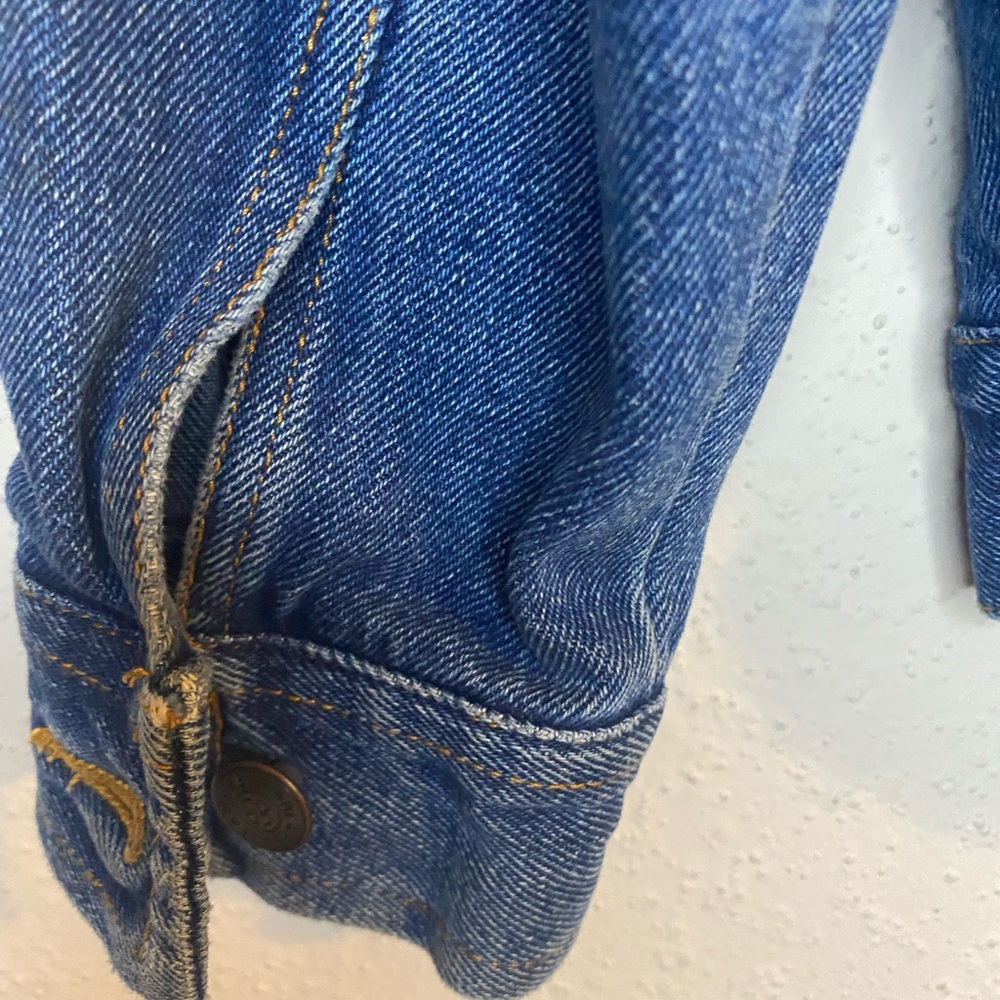 VINTAGE JEAN JACKET! - Picture 9 of 9